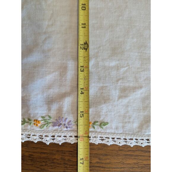 Vintage Hand Embroidered Table Dresser Runner Lace Edge Flowers 39" x 16" - Picture 8 of 8